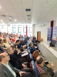 251217 &Mu;&epsilon; &tau;&eta; &sigma;&upsilon;&nu;&delta;&iota;&omicron;&rho;&gamma;ά&nu;&omega;&sigma;&eta; &tau;&eta;&sigmaf; &Pi;&Kappa;&Mu; &tau;&omicron; 1&omicron; &Delta;&iota;&epsilon;&theta;&nu;έ&sigmaf; &Sigma;&upsilon;&nu;έ&delta;&rho;&iota;&omicron; AI Education &phi;&omega;&tau;ό 3 (1)