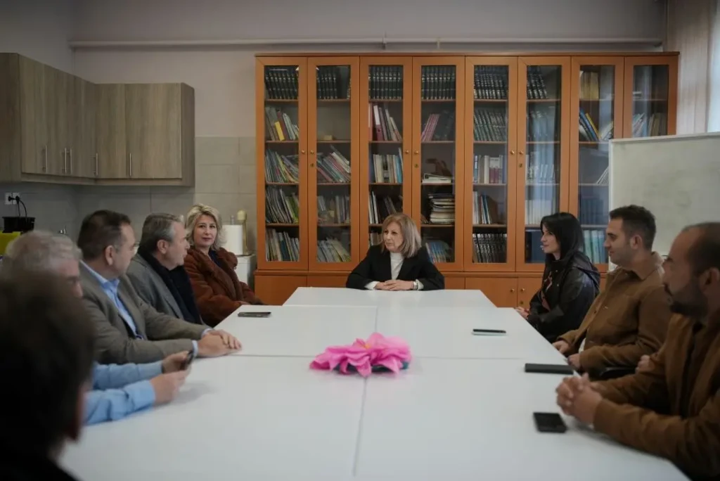 Η Περιφερειάρχης Κεντρικής Μακεδονίας στο ενεργειακά αναβαθμισμένο Δημοτικό Σχολείο Ορμύλιας φωτό 1