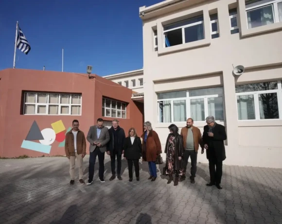 Η Περιφερειάρχης Κεντρικής Μακεδονίας στο ενεργειακά αναβαθμισμένο Δημοτικό Σχολείο Ορμύλιας φωτό 2