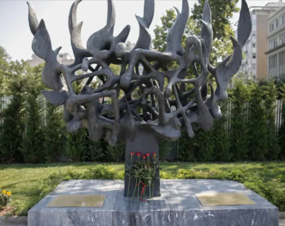 Μνημείο-Ελλήνων-Εβραίων-Μαρτύρων-Θεσσαλονίκη-768x528-1-e1737463323439