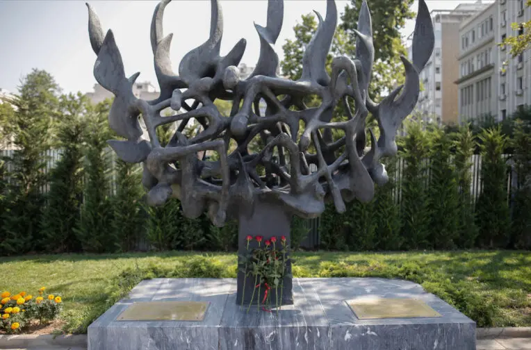 Μνημείο-Ελλήνων-Εβραίων-Μαρτύρων-Θεσσαλονίκη-768x528-1-e1737463323439