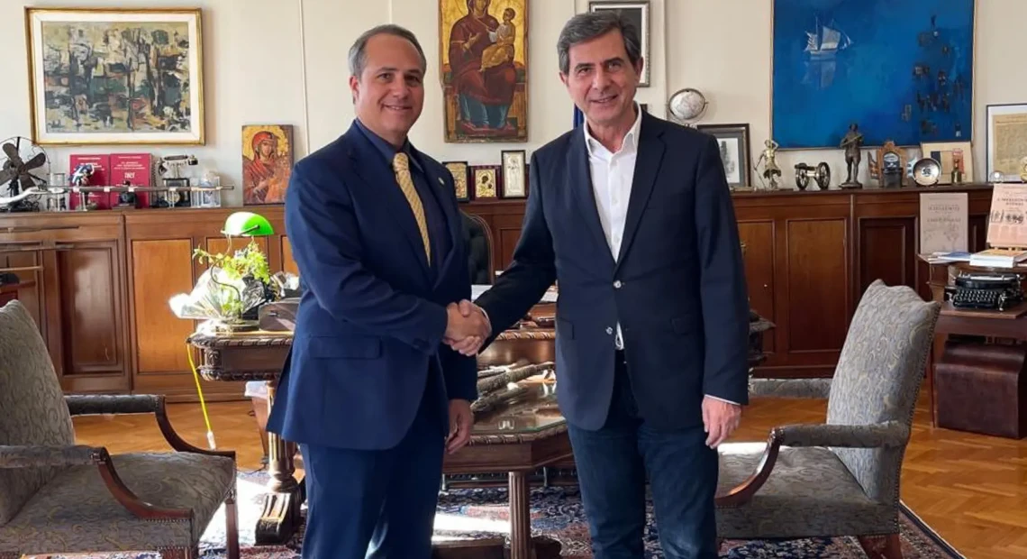 733da4c1-8a47-4143-83b6-04b51d8bb575-2