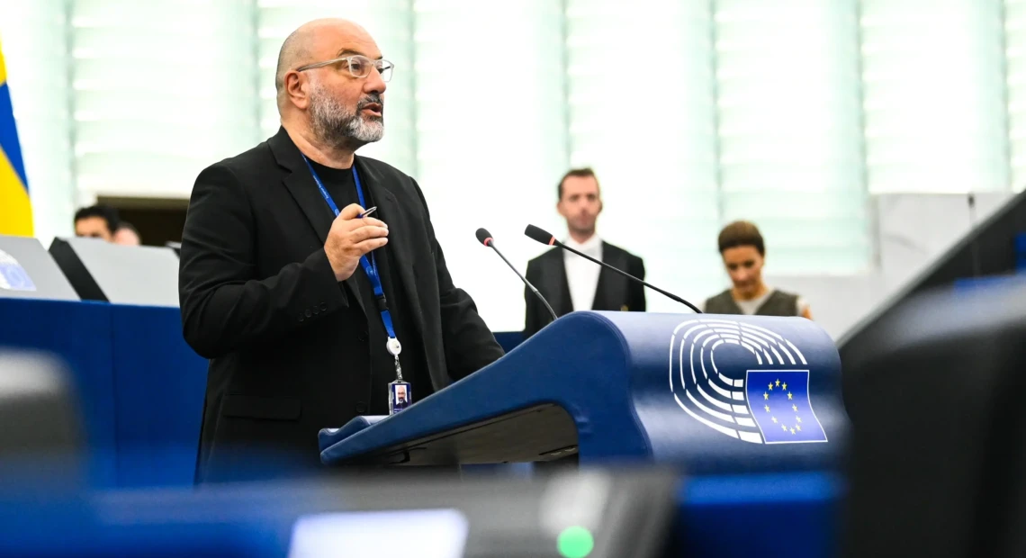 ΑΡΝΑΟΥΤΟΓΛΟΥ ΟΛΟΜΕΛΕΙΑ (6)