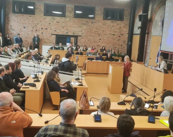 260319 Ημερίδα ενημέρωσης για τους επαγγελματίες της εστίασης από την Αντιπεριφέρεια Υγείας και Κοινωνικής Αλληλεγγύης της Περιφέρειας Κεντρικής Μακεδονίας φωτό 3