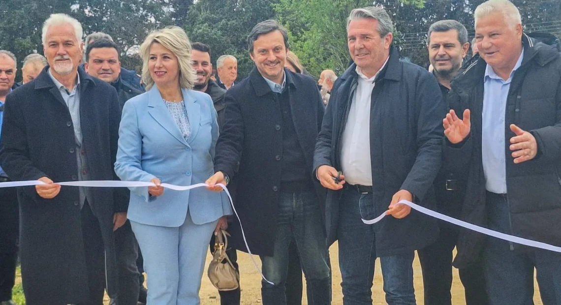 IMG-2d546afd06f7f8694a3b680ff33f5020-V