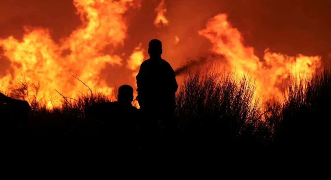 2024-08-12T062714Z_313272865_RC24E9A3F7XP_RTRMADP_5_EUROPE-WEATHER-GREECE-WILDFIRE-1200x800