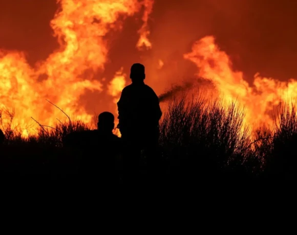 2024-08-12T062714Z_313272865_RC24E9A3F7XP_RTRMADP_5_EUROPE-WEATHER-GREECE-WILDFIRE-1200x800